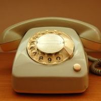 “Betelefonálós” műsorok miatt bírságolt a NAV