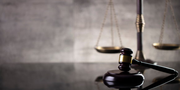 Mennyiben mérsékelheti a bíróság a pernyertes fél számára megítélt ügyvédi munkadíjat? – Precedensértékű döntést hozott a Kúria!