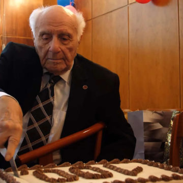 100 éves ügyész kollégát köszöntöttek a Pest Megyei Főügyészségen – Frischmann Edgár közel 70 éve van a szervezet szolgálatában! – Kisfilm