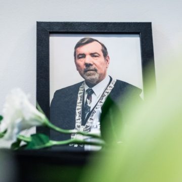 Elhunyt Szalay Gyula professor emeritus, a győri jogi kar első dékánja – Emlékfát ültettek az iskolateremtő jogtudós tiszteletére Elhunyt Szalay Gyula professor emeritus, a győri jogi kar első dékánja – Emlékfát ültettek az iskolateremtő jogtudós tiszteletére