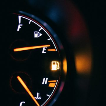 Szombat déltől a céges autók már nem kaphatnak 480 forintos áron üzemanyagot – Hatályban a kormányrendelet!