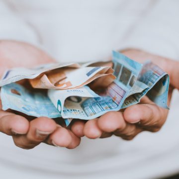 Január 2-vel részben megszűnt a sérelemdíj adómentessége – Módosult az Szja. törvény!