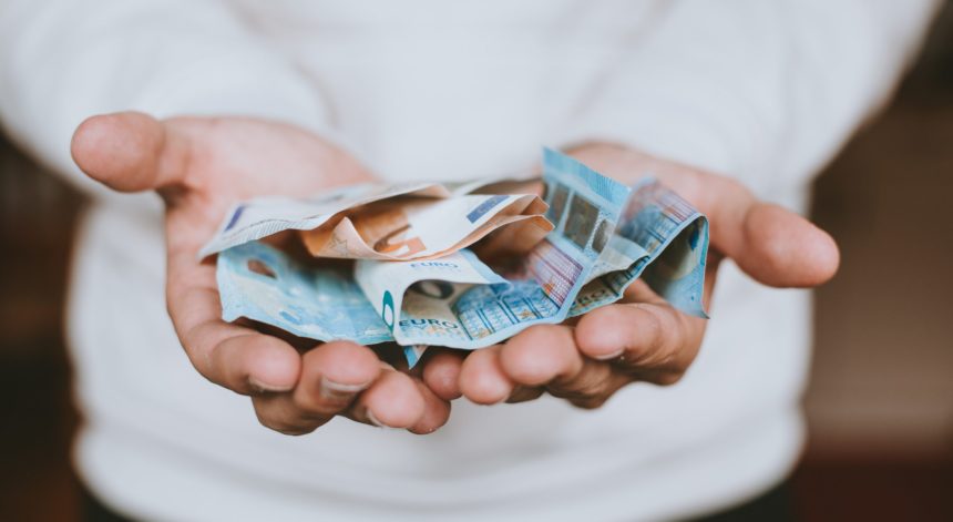 Január 2-vel részben megszűnt a sérelemdíj adómentessége – Módosult az Szja. törvény!