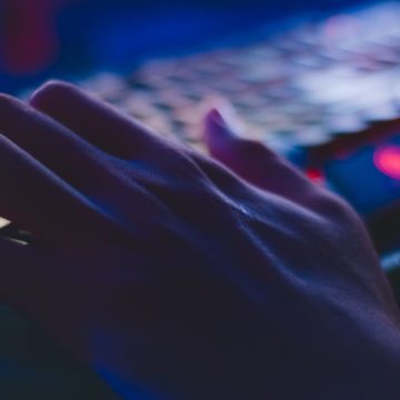Shadow AI – Titokban használ mesterséges intelligenciát a munkavállaló? – A cég súlyos árat fizethet az AI Act vagy a GDPR megsértése miatt! – Megelőzési és megoldási javaslatok cégvezetőknek! Shadow AI – Titokban használ mesterséges intelligenciát a munkavállaló? – A cég súlyos árat fizethet az AI Act vagy a GDPR megsértése miatt! – Megelőzési és megoldási javaslatok cégvezetőknek!