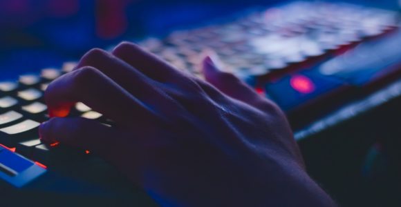 Shadow AI – Titokban használ mesterséges intelligenciát a munkavállaló? – A cég súlyos árat fizethet az AI Act vagy a GDPR megsértése miatt! – Megelőzési és megoldási javaslatok cégvezetőknek!