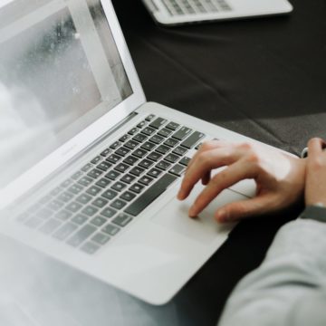 Mesterséges intelligencia a munkahelyeken – Munkáltatói érdek vs. munkavállalói jogok – Mivel járhat a jogszerűtlen adatkezelés?