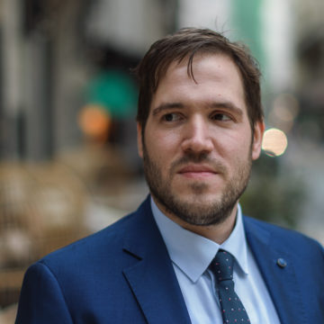 Jogászpálya kis kitérővel a Harvardon – „Ha kell, kockáztatni kell!” – Beszélgetés Necz Dániel ügyvéddel