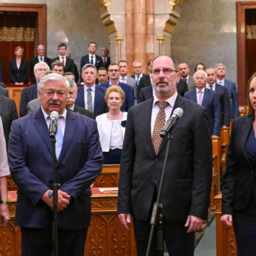 Négy új alkotmánybírót választott az Országgyűlés