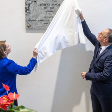 Emélktáblát helyeztek el Győrffy János elnök-járásbíró tiszteletére a Tapolcai Járásbíróságon