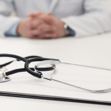 Az egészségügyi szolgáltatók kártérítési felelőssége, különös tekintettel a kárfelelősségi kimentés speciális szabályaira