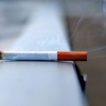 Fokozatosan teljesen betiltják a dohánytermékek értékesítését Nagy-Britanniában – Elfogadta a világ egyik legszigorúbb dohányzásellenes törvényének tervezetét a londoni parlament