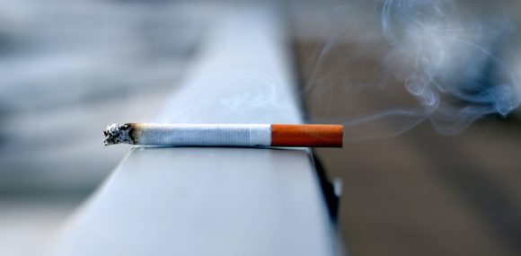 Fokozatosan teljesen betiltják a dohánytermékek értékesítését Nagy-Britanniában – Elfogadta a világ egyik legszigorúbb dohányzásellenes törvényének tervezetét a londoni parlament