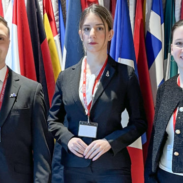 Európa harmadik legjobbjai lettek világűrjogban a győri jogi kar hallgatói – A hibátlan írásbeli beadványnak járó különdíjat is elhozta a csapat a Manfred Lachs perbeszédversenyről Európa harmadik legjobbjai lettek világűrjogban a győri jogi kar hallgatói – A hibátlan írásbeli beadványnak járó különdíjat is elhozta a csapat a Manfred Lachs perbeszédversenyről