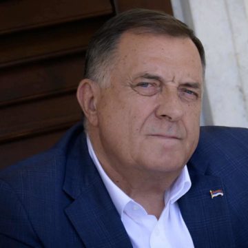 Egy év letöltendő börtönbüntetésre ítélték a boszniai szerb elnököt és hat évre eltiltották hivatali tevékenységeitől – Megerősítette a Dodik elleni döntést a boszniai fellebbviteli bíróság