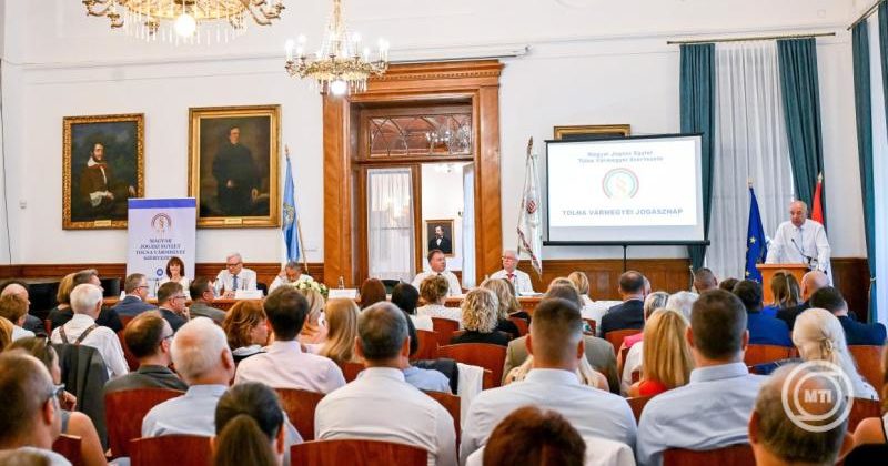 Sulyok Tamás: A jog nem önmagáért való, a benne rejlő emberi sors teszi élővé – Jogásznap Tolna vármegyében