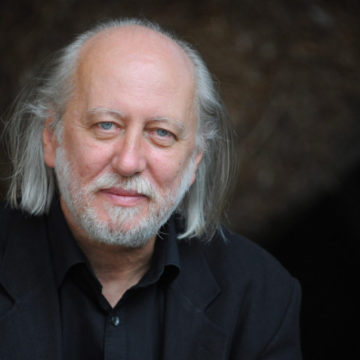 Fiatalon jogásznak készült Krasznahorkai László, a második magyar irodalmi Nobel-díjas – A jogászi gondolkodás elméleti mélysége tetten érhető munkásságában – A Sátántangóból idézünk! Fiatalon jogásznak készült Krasznahorkai László, a második magyar irodalmi Nobel-díjas – A jogászi gondolkodás elméleti mélysége tetten érhető munkásságában – A Sátántangóból idézünk!