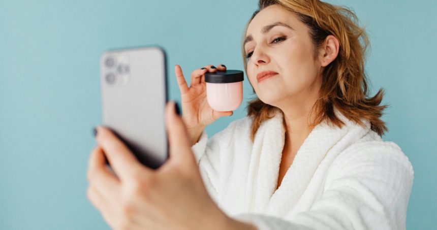 Újdonság a GVH influenszer marketing megközelítésében – a saját cégekről szóló kommunikáció is burkolt reklámnak minősülhet Újdonság a GVH influenszer marketing megközelítésében – a saját cégekről szóló kommunikáció is burkolt reklámnak minősülhet