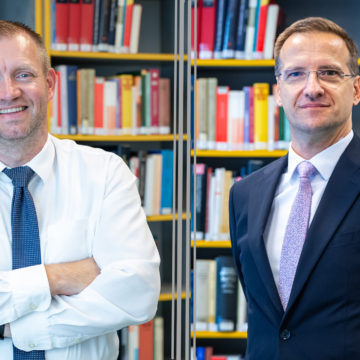 Tekintélyes nemzetközi jogi tudományos társaság bizottságaiba választották be a győri jogi kar két oktatóját – Kecskés Gábor és Sulyok Gábor űrjog és mesterséges intelligencia területen segíti az ILA munkáját