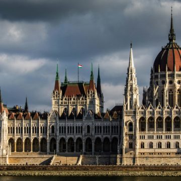 Mérsékelt év a jogalkotásban – 2025-ben összesen 1121 új jogszabály jelent meg a Magyar Közlönyben