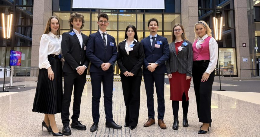 A győri jogi kar negyedéves hallgatója is részt vett az Európai Unió Tanácsának szimulációs gyakorlatán – De mi is a ConSIMium, melyen idén 27 európai diákcsapat tagjai szerezhettek személyes tapasztalatokat? A győri jogi kar negyedéves hallgatója is részt vett az Európai Unió Tanácsának szimulációs gyakorlatán – De mi is a ConSIMium, melyen idén 27 európai diákcsapat tagjai szerezhettek személyes tapasztalatokat?