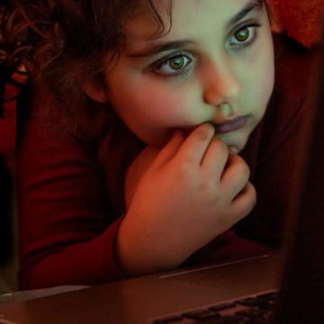 Életkor-ellenőrzés és adattakarékosság: a DSA–GDPR megfelelési paradoxon